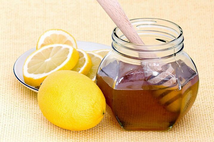 Lemon and honey are components of a mask that perfectly whitens and tightens the skin of the face. 